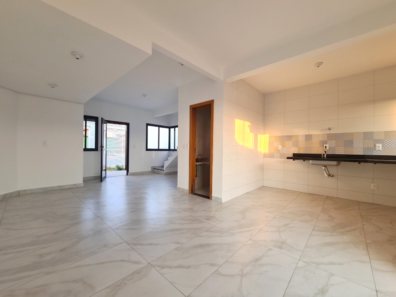 Casa à venda com 3 quartos, 98m² - Foto 4