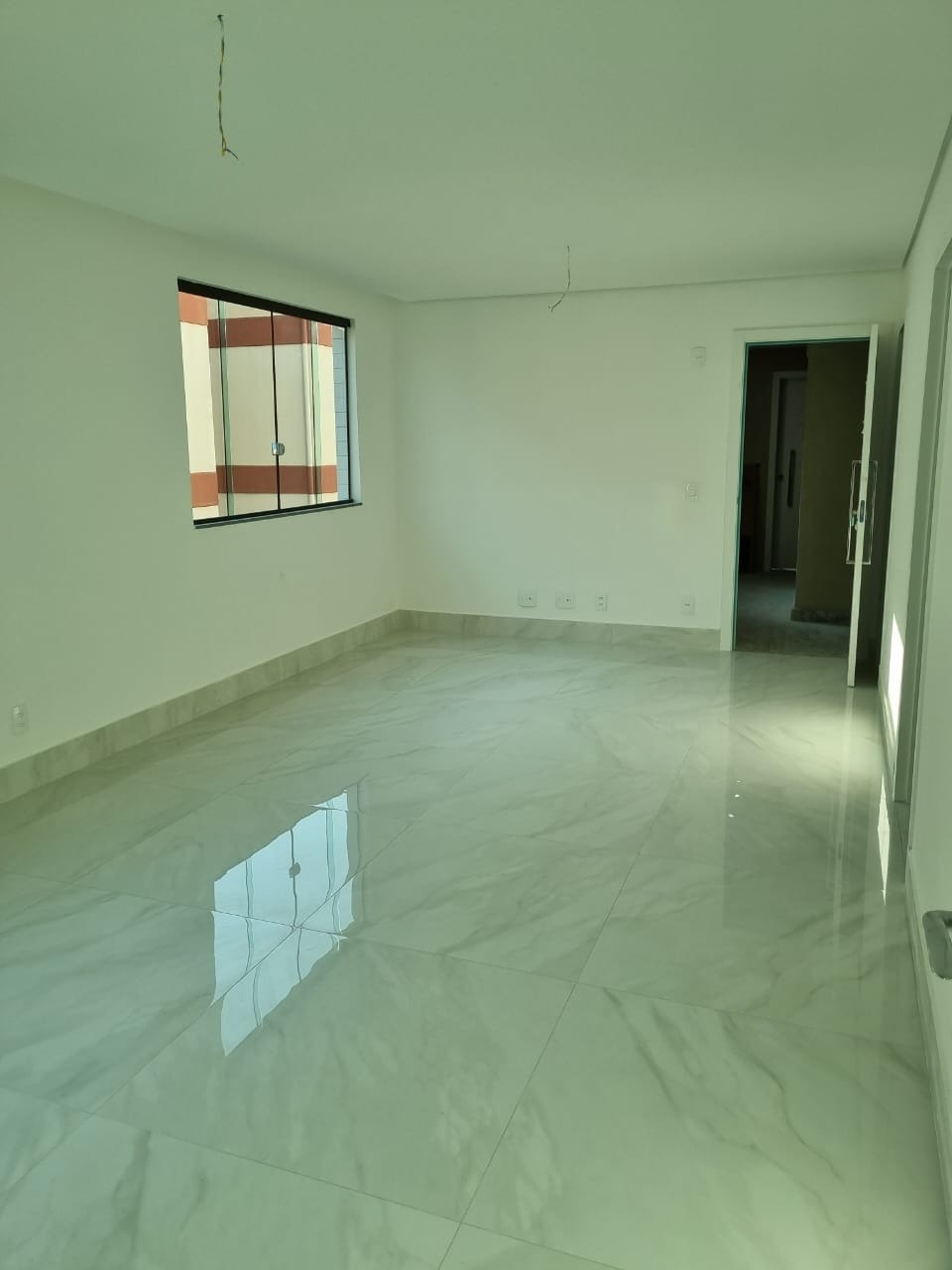 Apartamento à venda com 3 quartos, 90m² - Foto 2