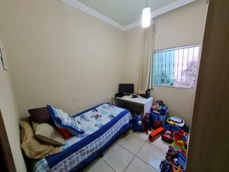 Casa à venda com 3 quartos, 180m² - Foto 3