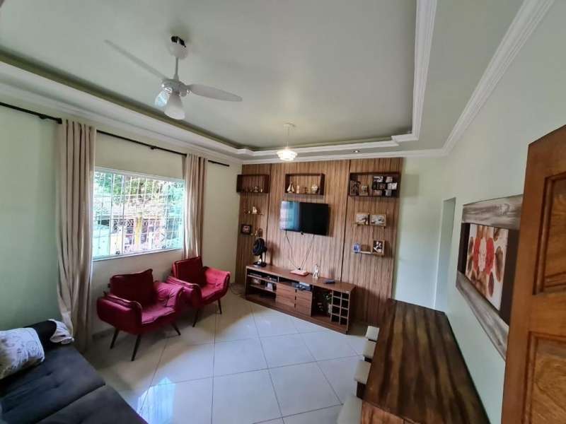 Casa à venda com 3 quartos, 180m² - Foto 1