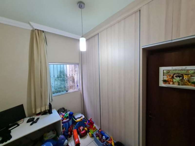 Casa à venda com 3 quartos, 180m² - Foto 2