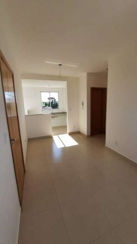 Apartamento à venda com 2 quartos, 45m² - Foto 2