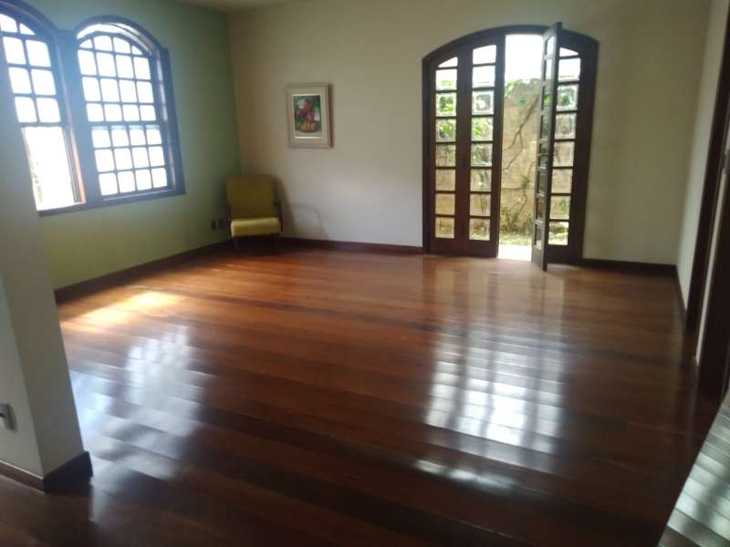 Casa à venda com 4 quartos, 380m² - Foto 1