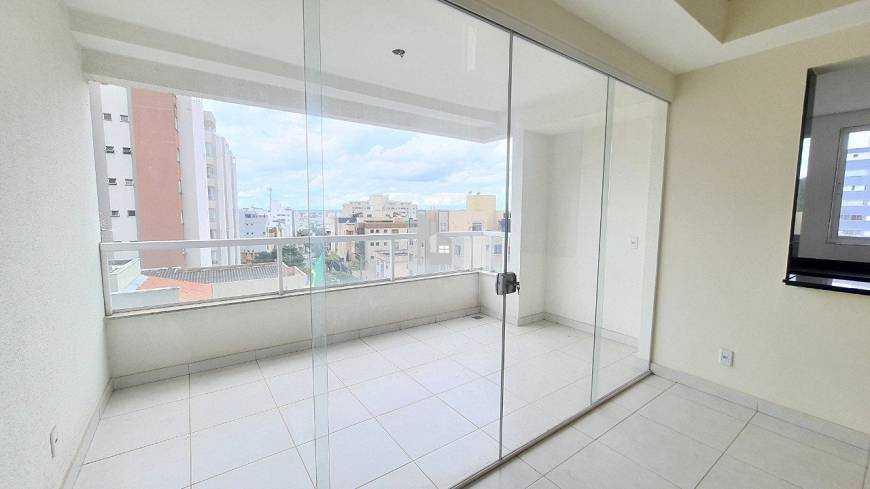 Apartamento à venda com 3 quartos, 161m² - Foto 2