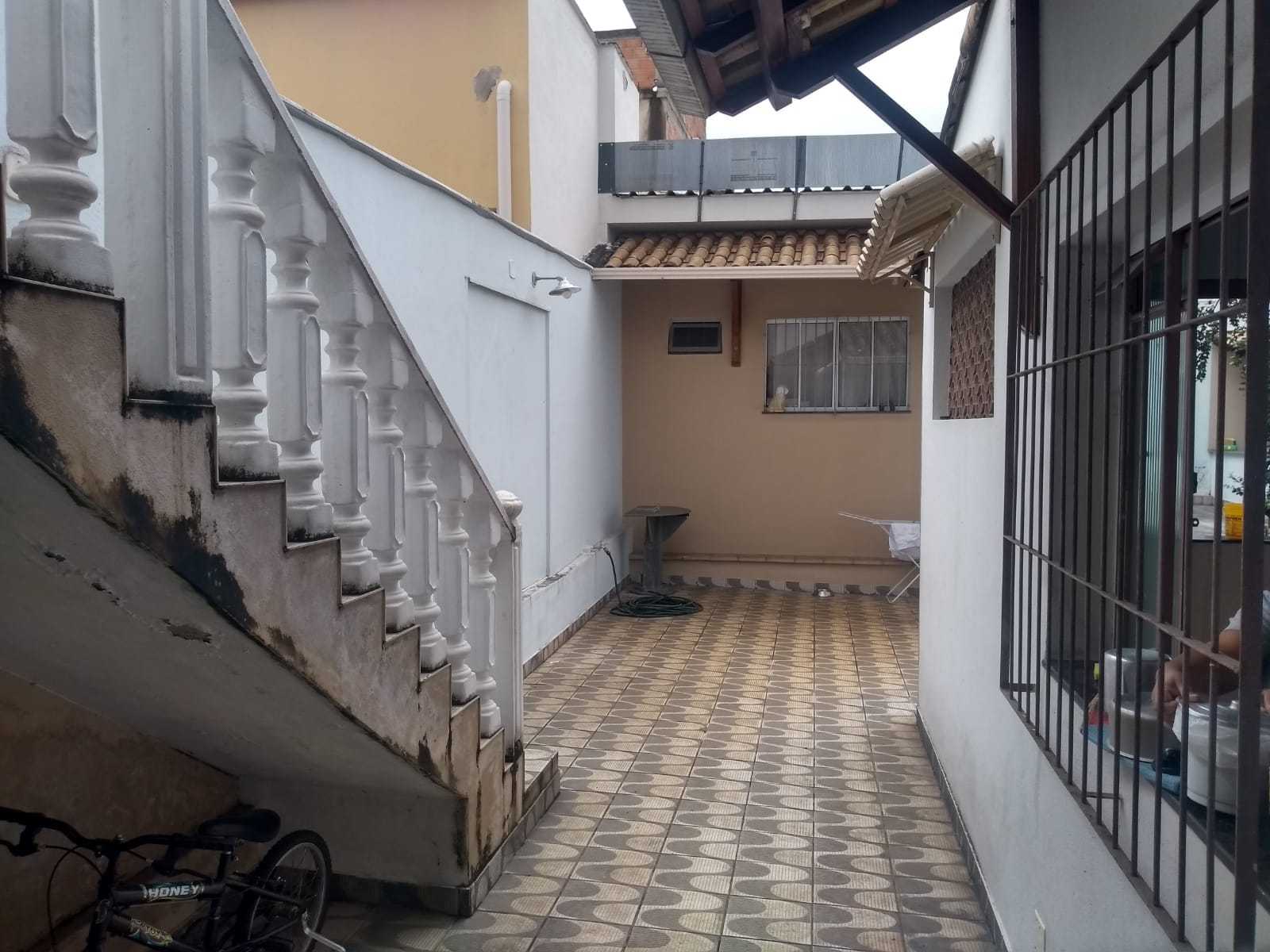 Casa à venda com 5 quartos, 230m² - Foto 4