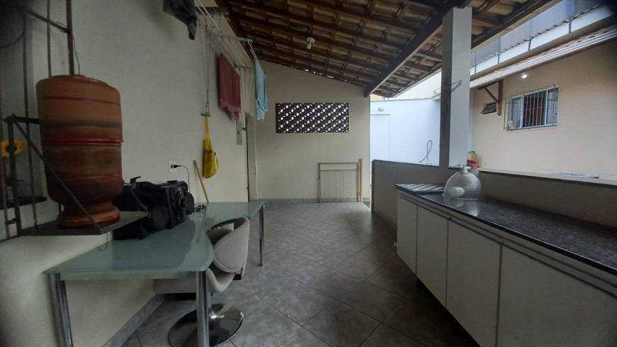 Casa à venda com 5 quartos, 230m² - Foto 25