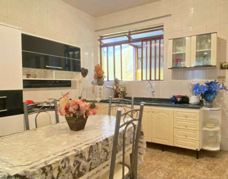 Casa à venda com 6 quartos, 360m² - Foto 7