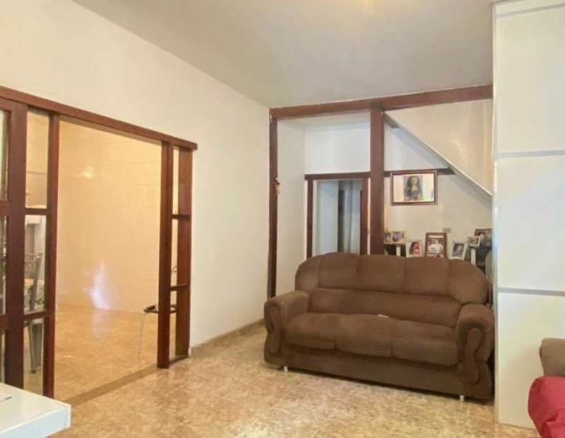 Casa à venda com 6 quartos, 360m² - Foto 1