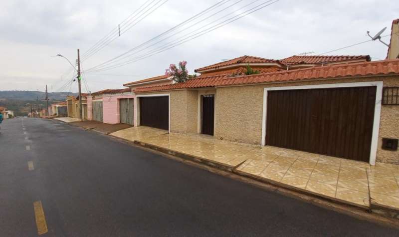 Casa à venda com 3 quartos, 360m² - Foto 3