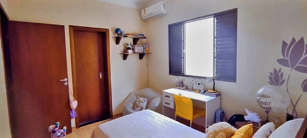 Casa à venda com 4 quartos, 250m² - Foto 18