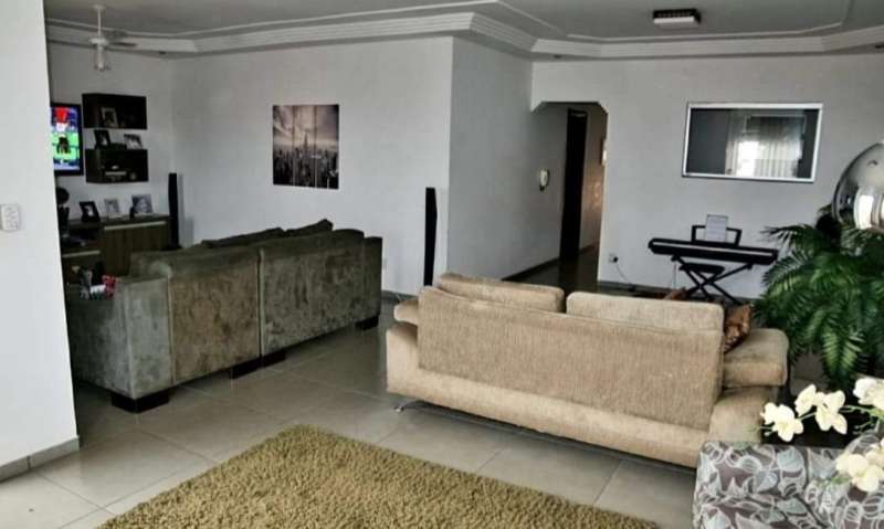 Casa à venda com 3 quartos, 240m² - Foto 5