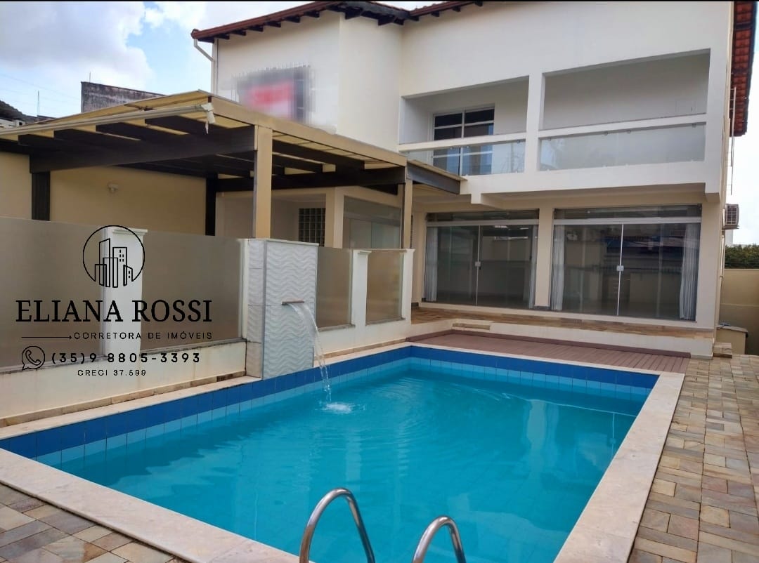 Casa à venda com 3 quartos, 250m² - Foto 1