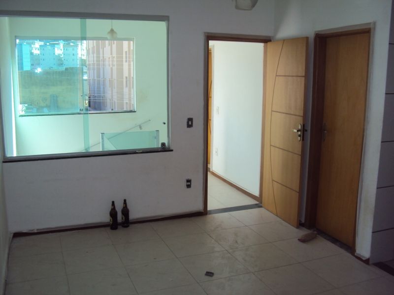 Casa à venda com 3 quartos, 200m² - Foto 2