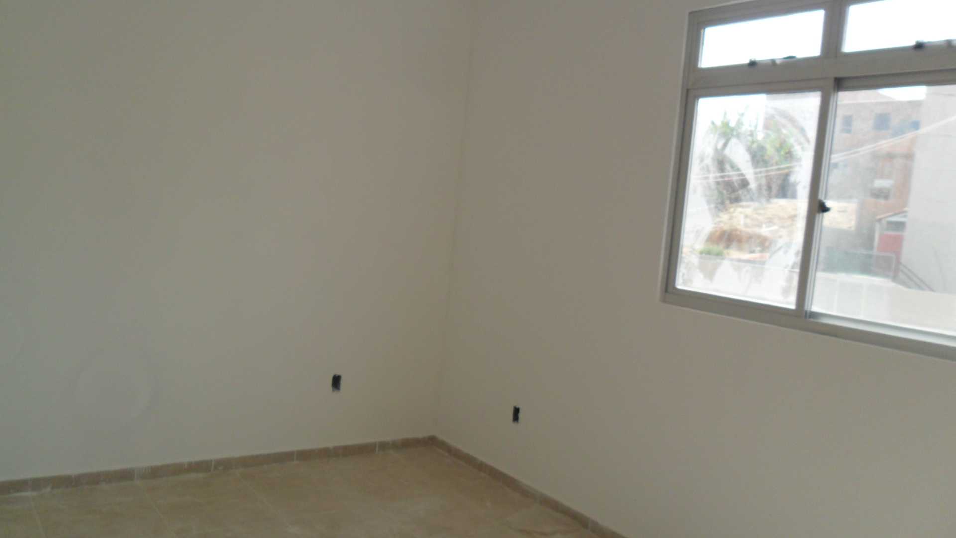 Casa à venda com 3 quartos, 60m² - Foto 2