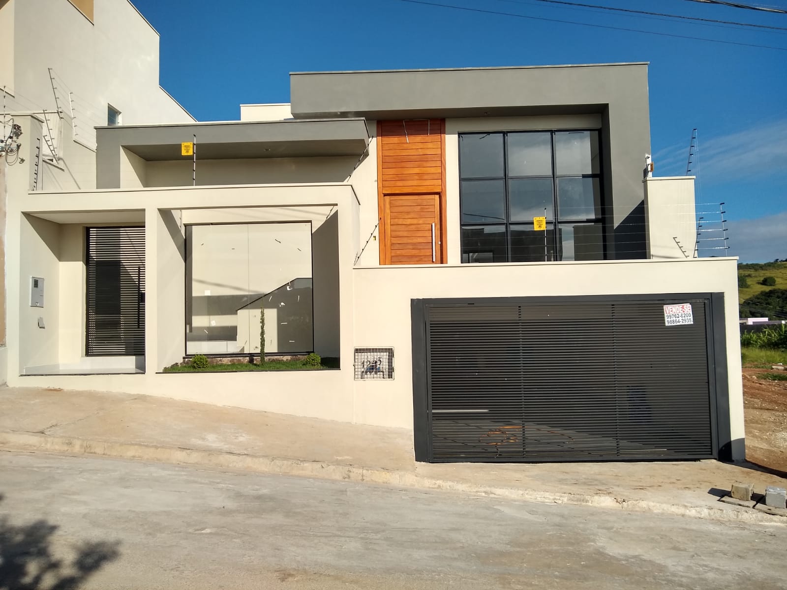 Casa à venda com 3 quartos, 220m² - Foto 1