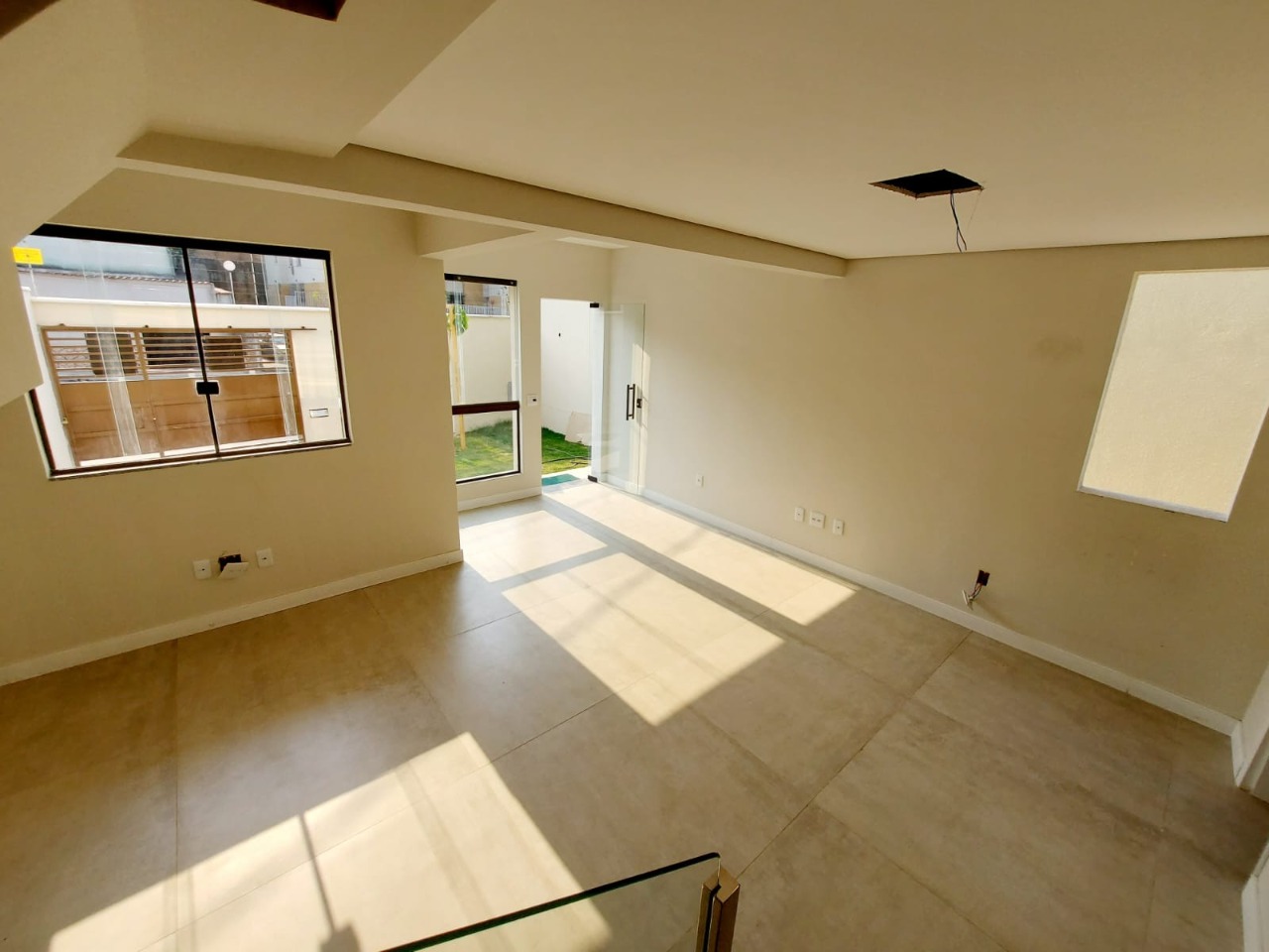 Casa à venda com 3 quartos, 86m² - Foto 2