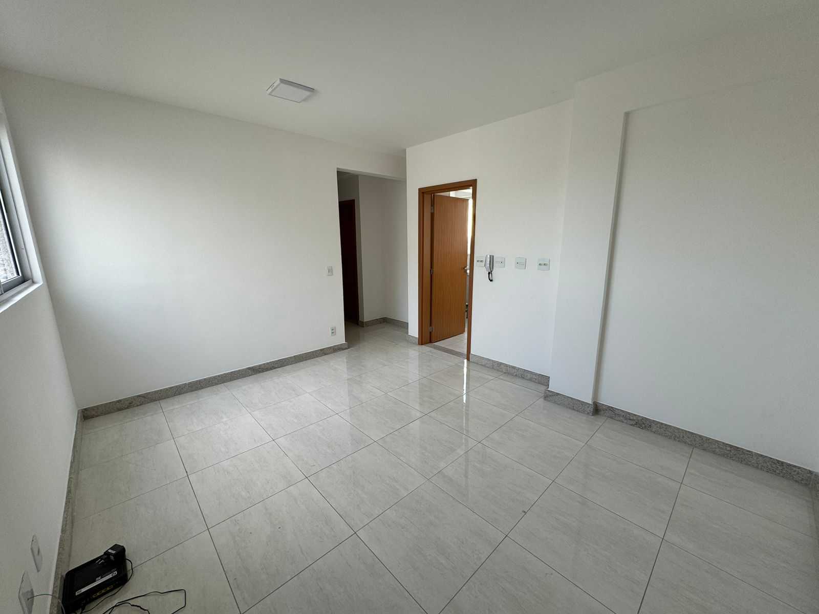 Apartamento à venda com 3 quartos, 98m² - Foto 2