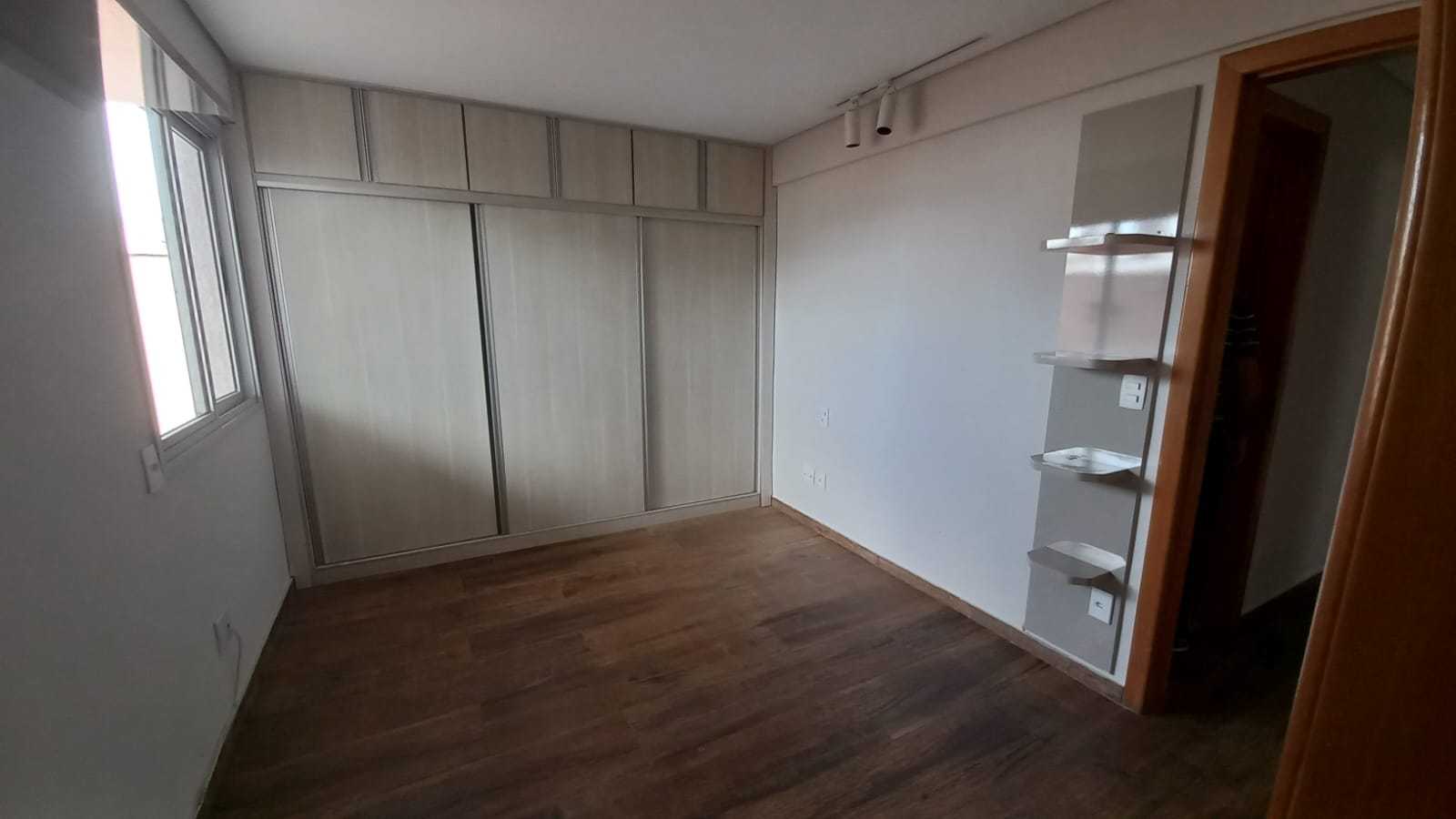 Apartamento à venda com 3 quartos, 135m² - Foto 4