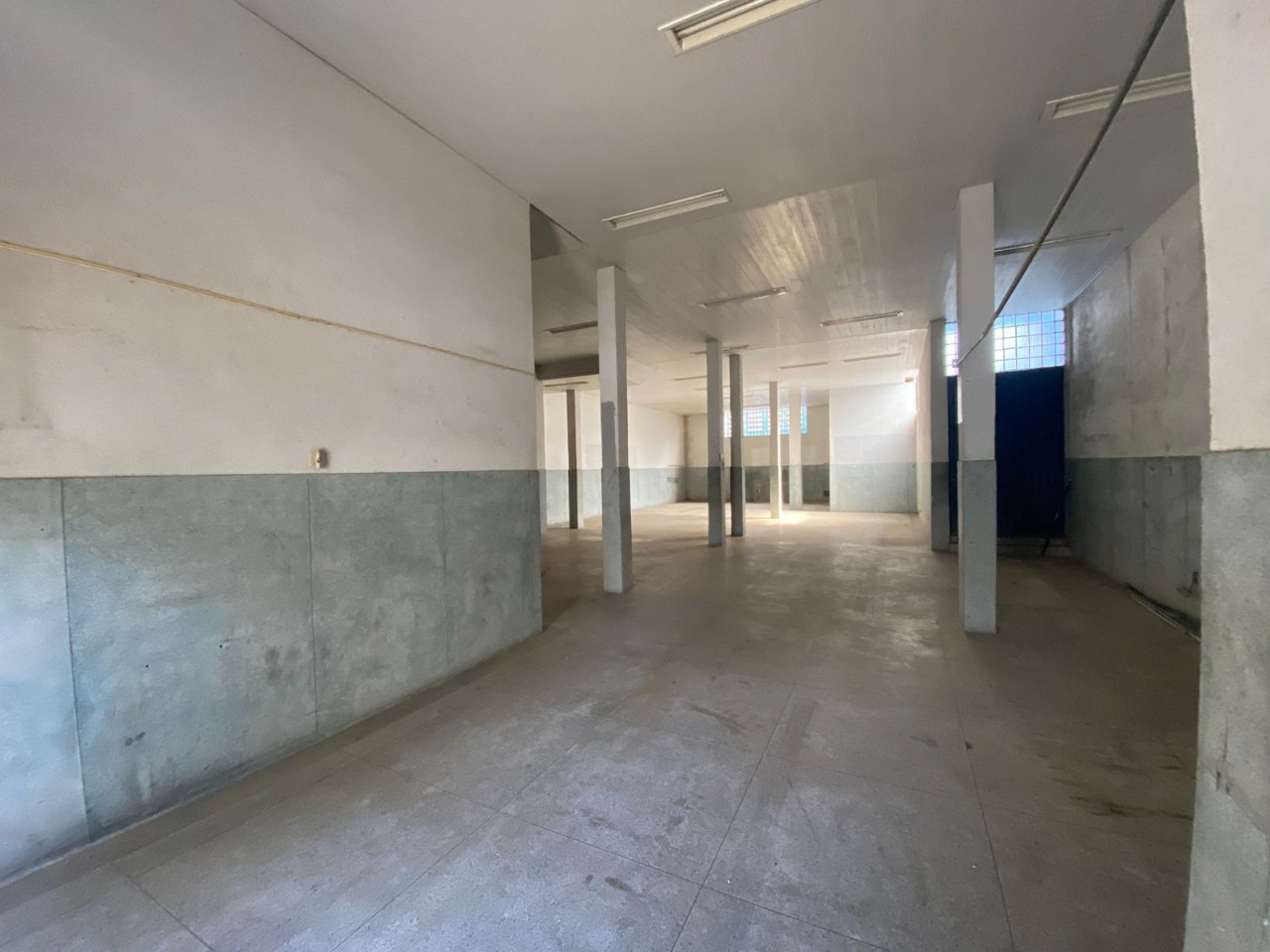 Depósito-Galpão-Armazém à venda com 3 quartos, 220m² - Foto 2