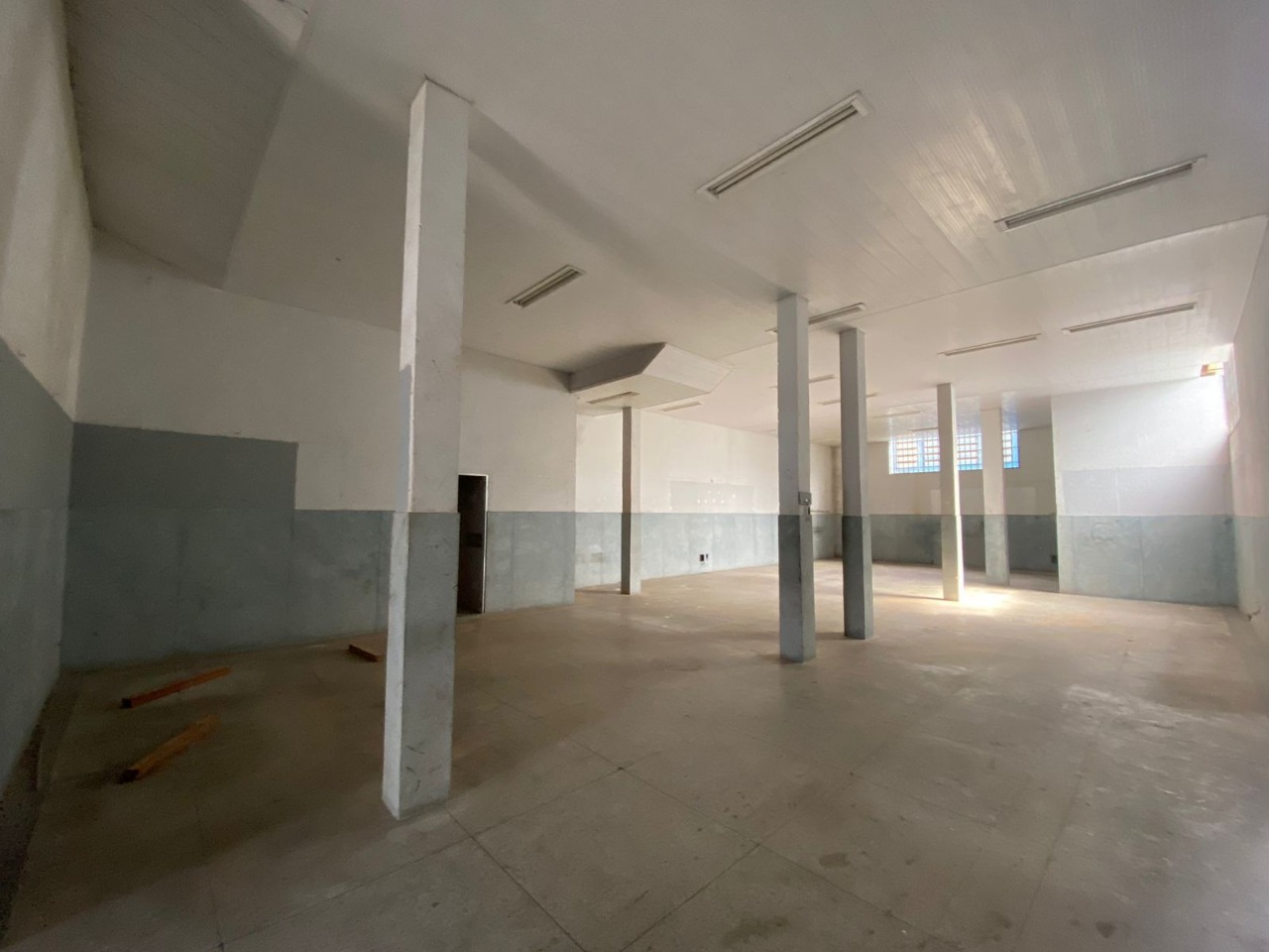 Depósito-Galpão-Armazém à venda com 3 quartos, 220m² - Foto 3