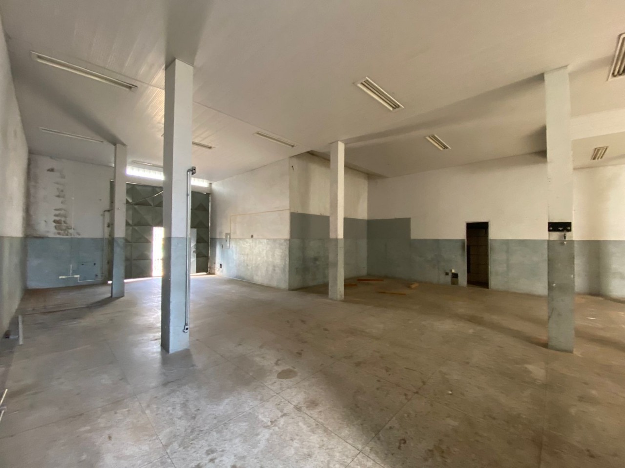 Depósito-Galpão-Armazém à venda com 3 quartos, 220m² - Foto 4