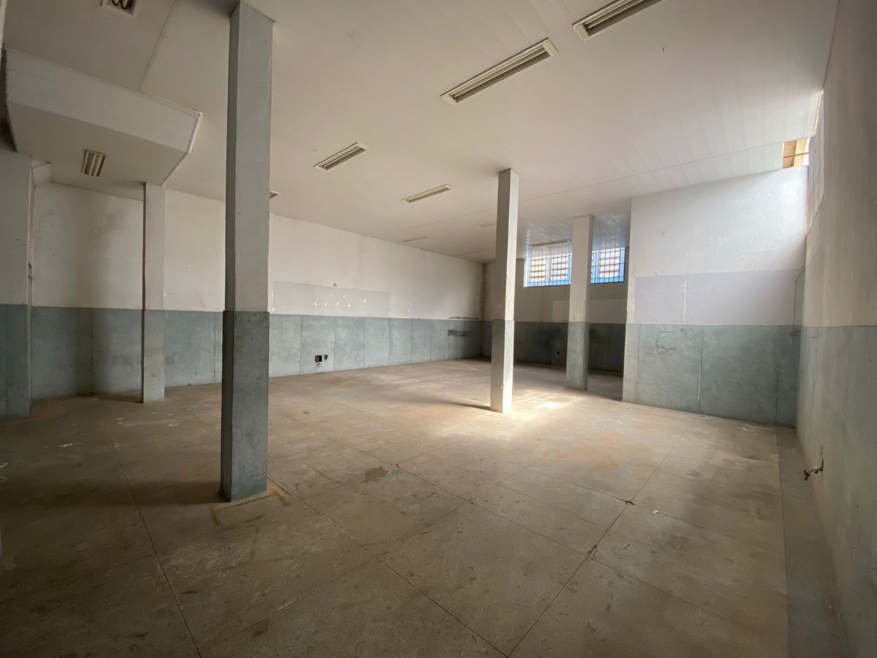 Depósito-Galpão-Armazém à venda com 3 quartos, 220m² - Foto 5