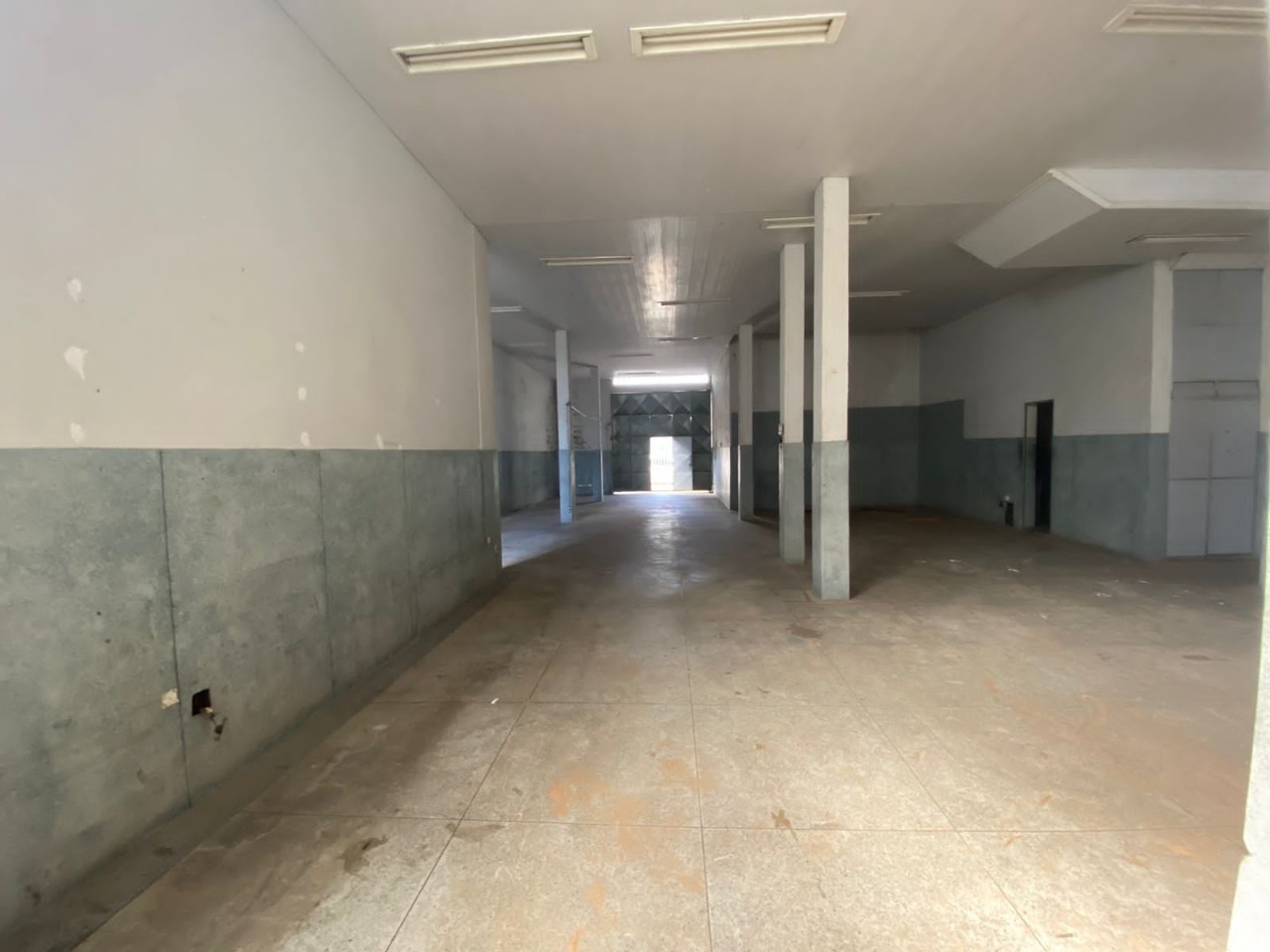 Depósito-Galpão-Armazém à venda com 3 quartos, 220m² - Foto 13