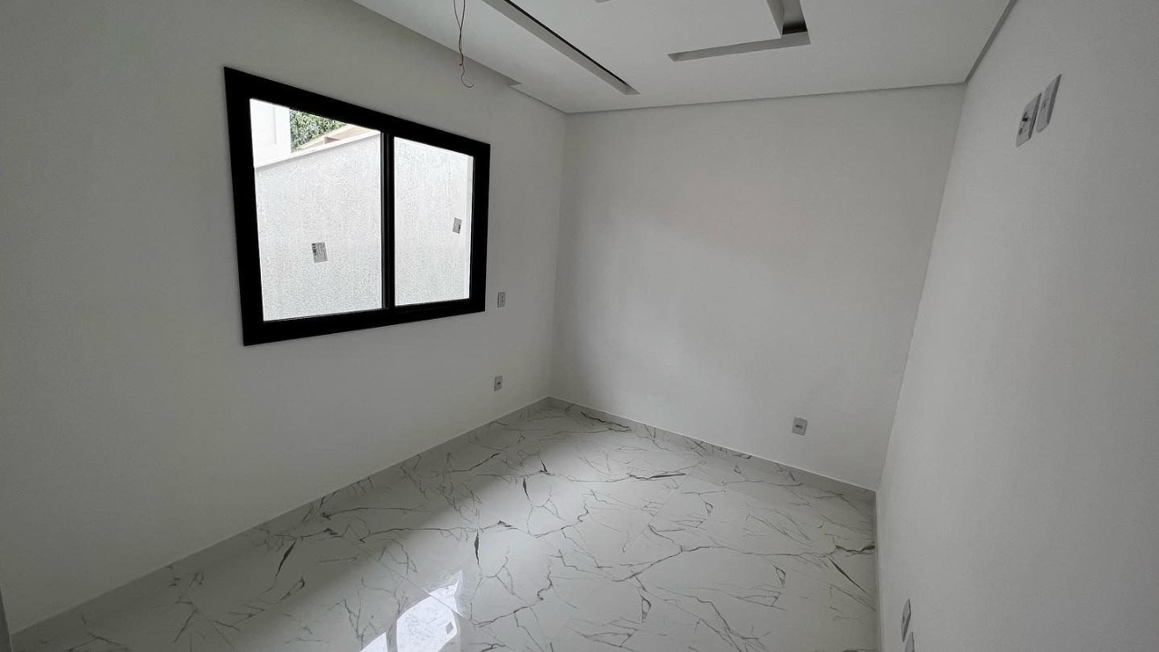 Casa à venda com 3 quartos, 187m² - Foto 4