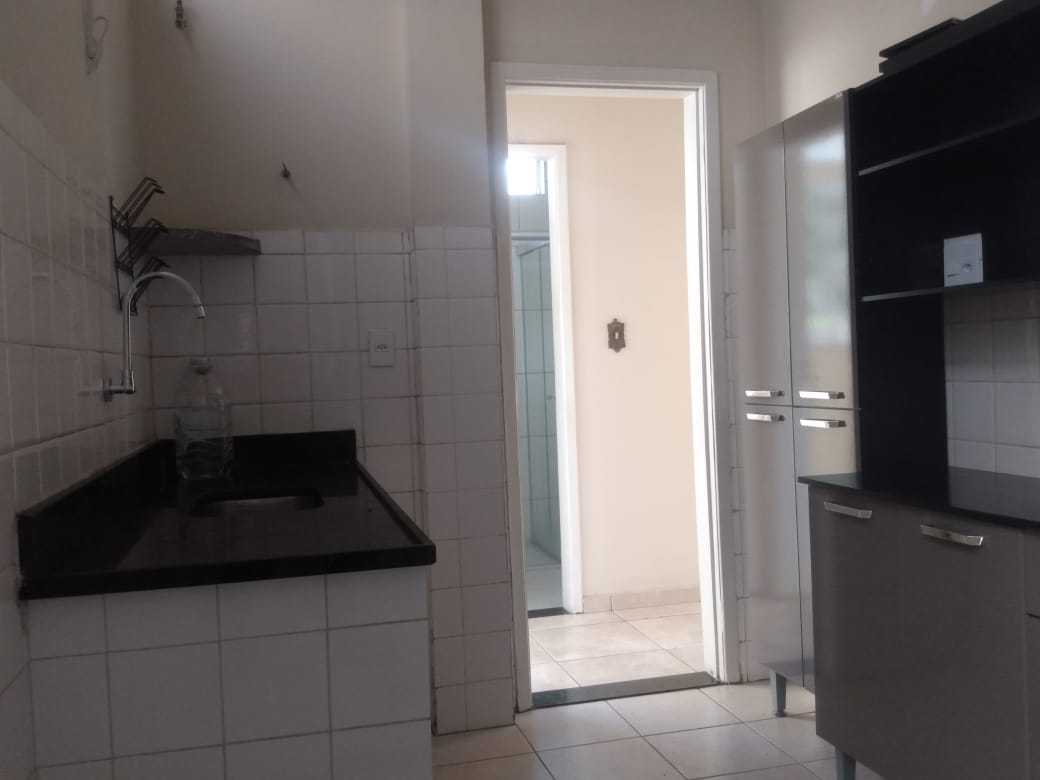 Apartamento à venda com 2 quartos, 70m² - Foto 2