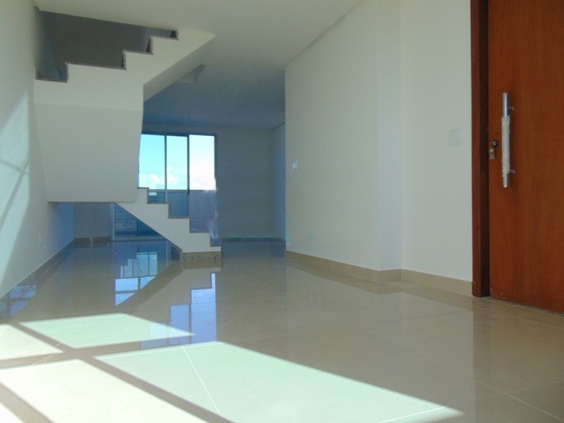 Apartamento à venda com 3 quartos, 94m² - Foto 4