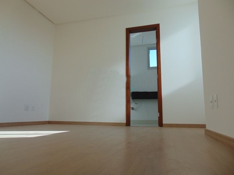 Apartamento à venda com 3 quartos, 94m² - Foto 4