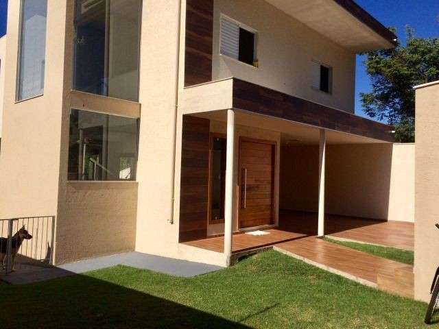 Casa à venda com 4 quartos, 270m² - Foto 1