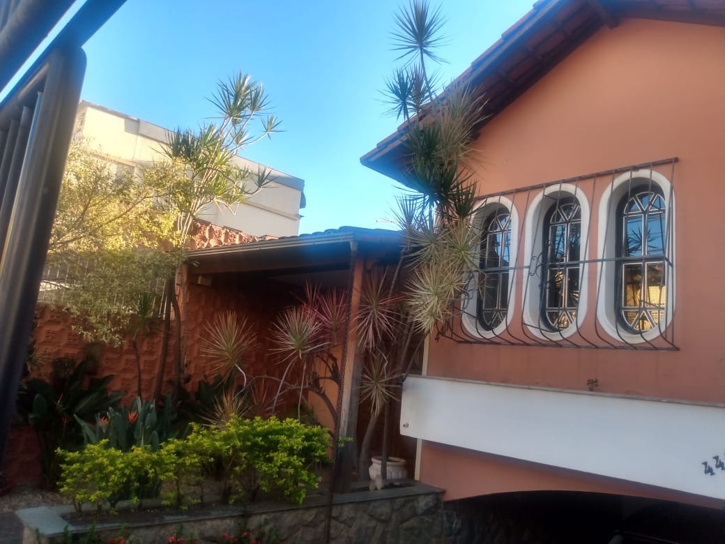 Casa à venda com 9 quartos, 360m² - Foto 3