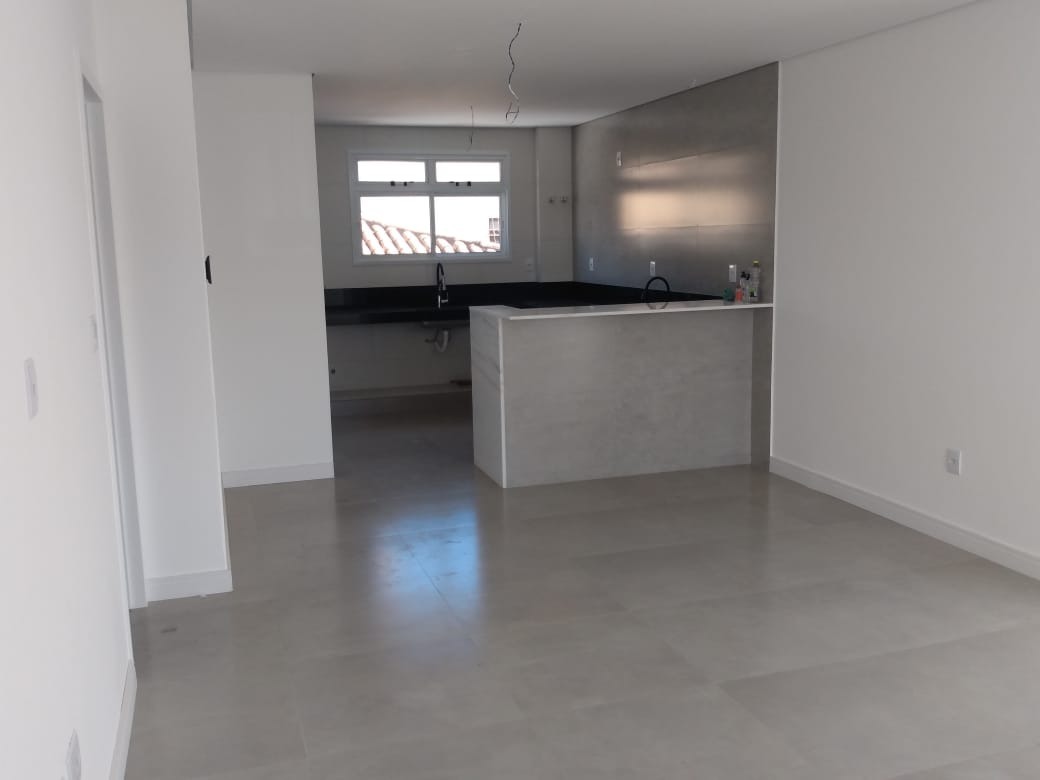 Apartamento à venda com 4 quartos, 143m² - Foto 2