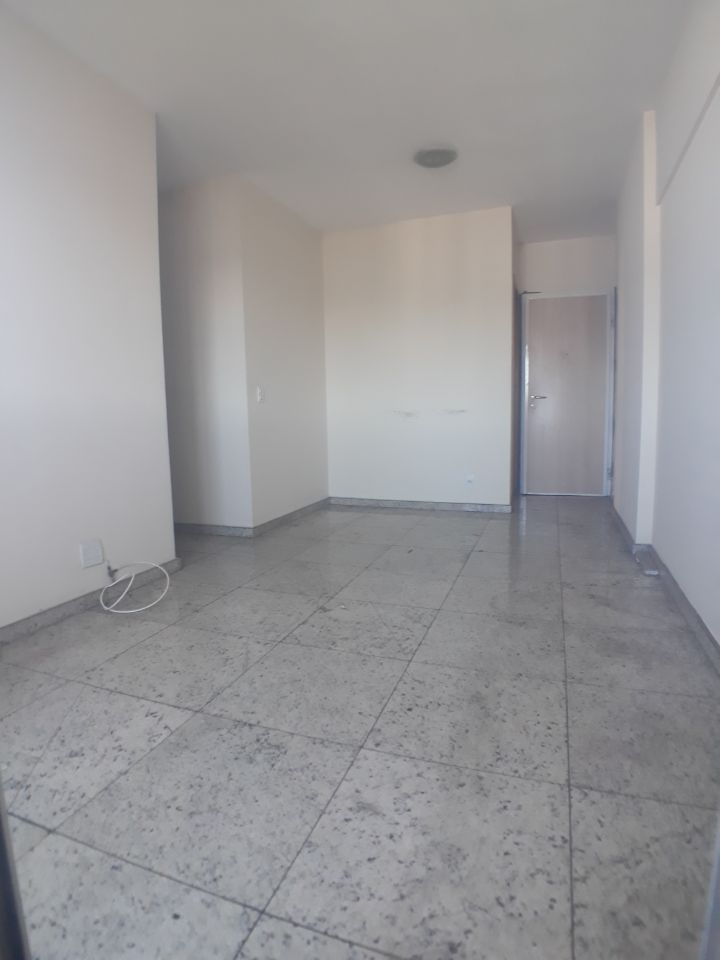 Apartamento à venda com 3 quartos, 80m² - Foto 2