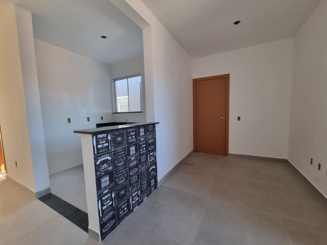 Casa à venda com 3 quartos, 100m² - Foto 1