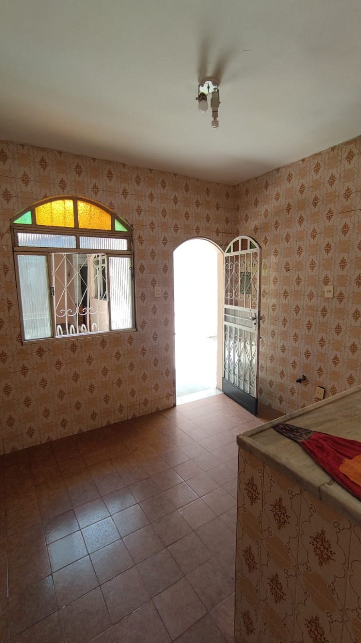 Casa à venda com 3 quartos, 219m² - Foto 4