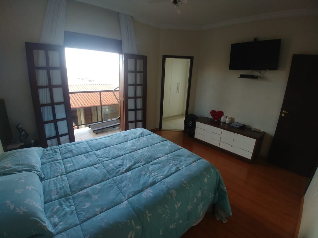 Casa à venda com 3 quartos, 240m² - Foto 13