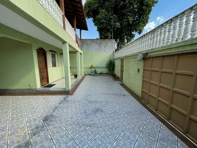 Casa à venda com 4 quartos, 350m² - Foto 1