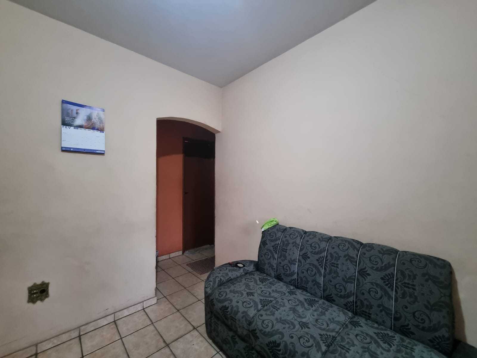 Casa à venda com 2 quartos, 70m² - Foto 4