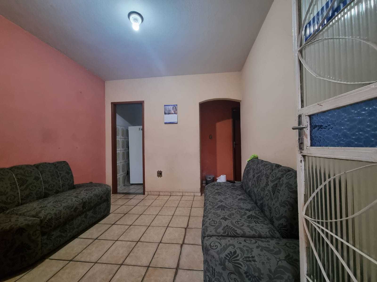 Casa à venda com 2 quartos, 70m² - Foto 2