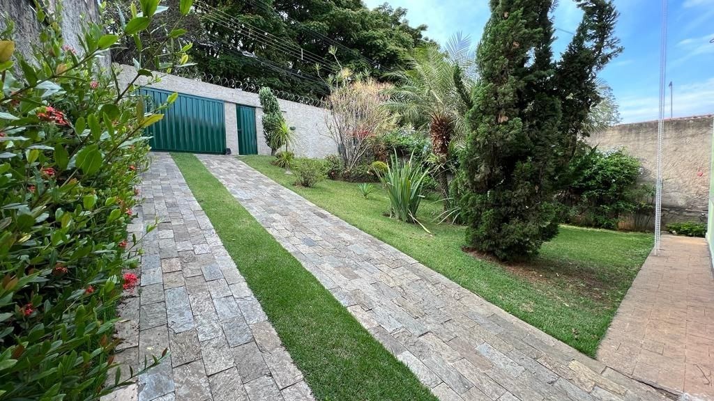 Casa à venda com 3 quartos, 250m² - Foto 3