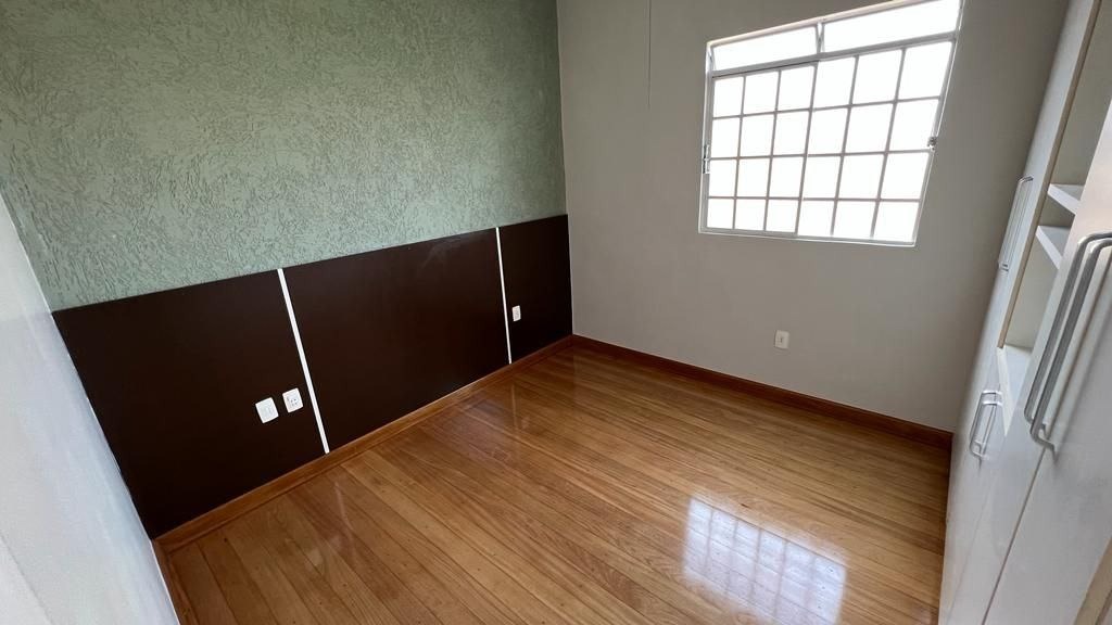 Casa à venda com 3 quartos, 250m² - Foto 11