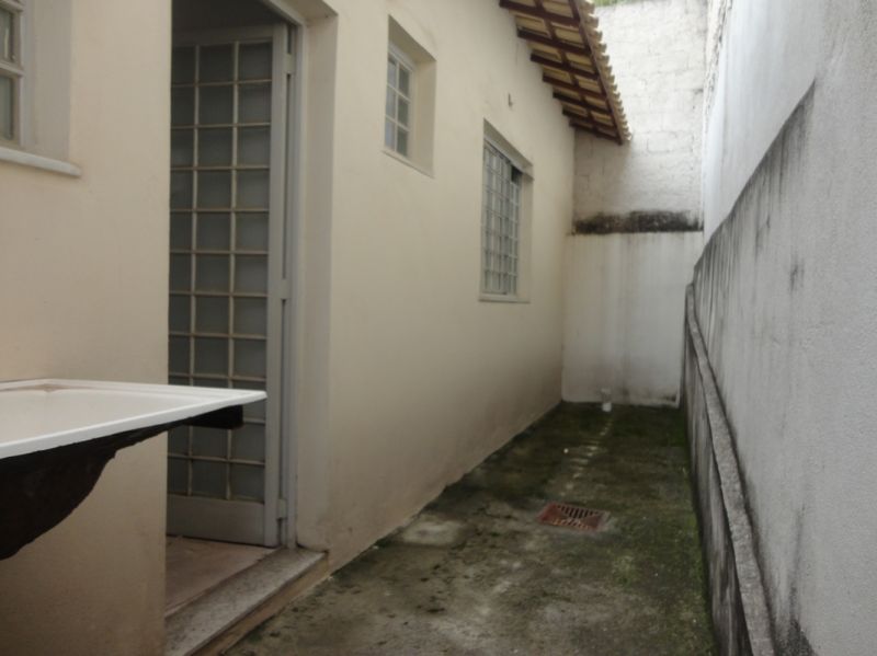 Casa à venda com 3 quartos, 70m² - Foto 2