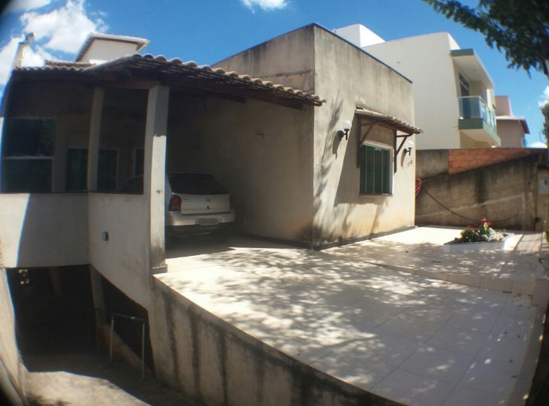 Casa à venda com 4 quartos, 132m² - Foto 1