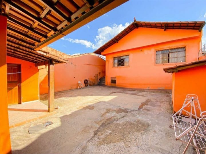 Casa à venda com 3 quartos, 300m² - Foto 8