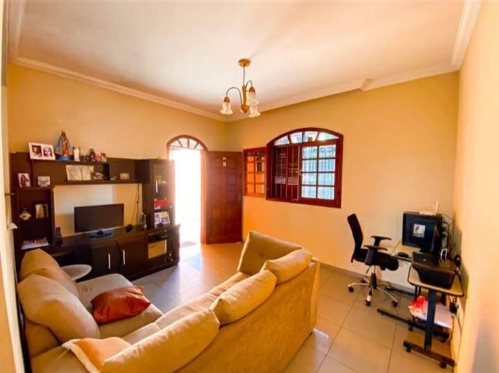 Casa à venda com 3 quartos, 300m² - Foto 2