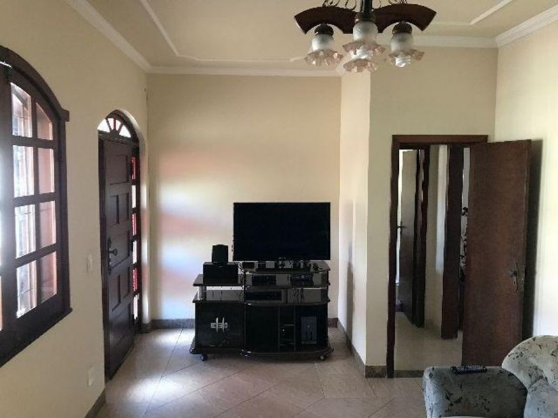 Casa à venda com 5 quartos, 332m² - Foto 3