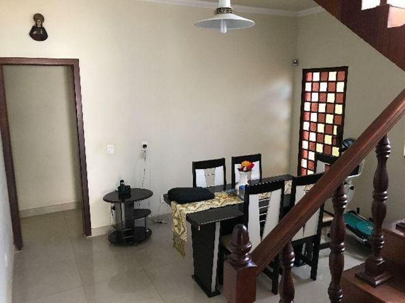 Casa à venda com 5 quartos, 332m² - Foto 1