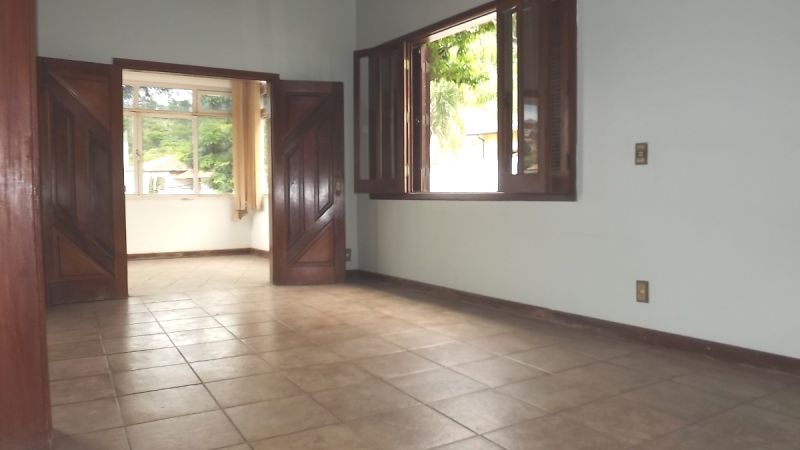 Casa à venda com 3 quartos, 370m² - Foto 1